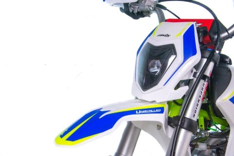Cross ASIX XB28 90 4T automat E-start czerwony