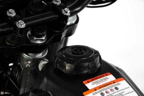 Cross ASIX DEFENDER 250 4T żółty